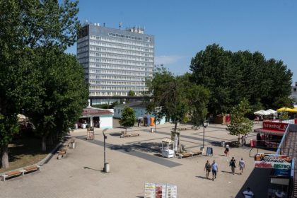 hotelul perla din mamaia va fi demolat pentru a face loc unui complex de apartamente de vacanta 6838d13ea1b1b