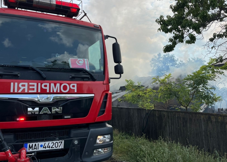 incendiu la o casa din cartierul viile noi 68136c0cae02a