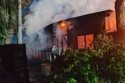 incendiu puternic in zona cfr palas o hala s a facum scrum 682ebdca8ec12