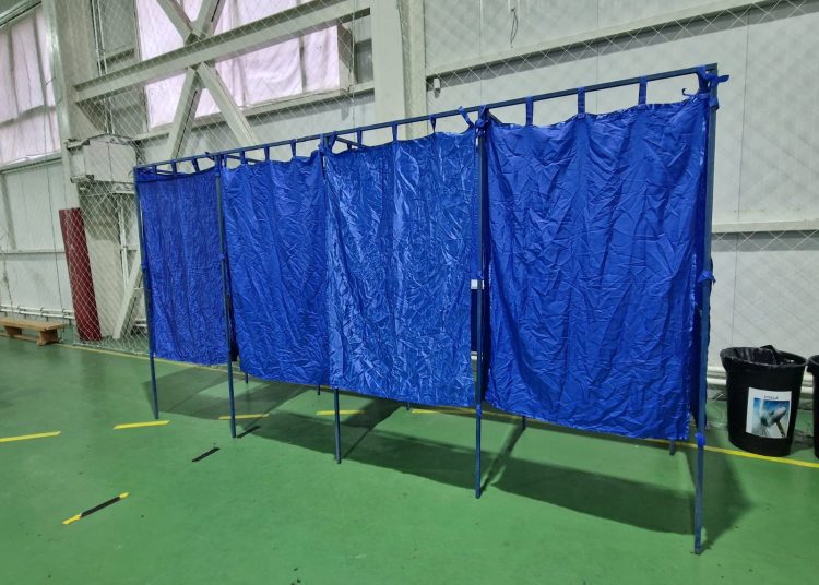 mai multi romani de peste hotare s au filmat in cabina de vot a fost sesizata politia 6815e3afd8ef4