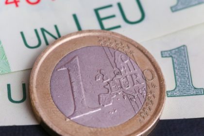 moneda europeana a scazut in raport cu leul dupa rezultatul alegerilor prezidentiale cursul valutar anuntat luni de bnr 682b0c198e410