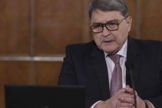 motiunea simpla aur pot impotriva ministrului de externe emil hurezeanu dezbatuta azi in plenul camerei deputatilor 6819de38a8211