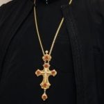 o familie cu un copil bolnav ar putea fi aruncata in strada de episcopia oradea 68397e84e8940