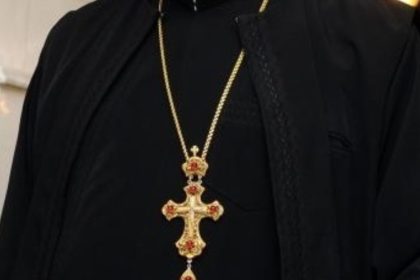 o familie cu un copil bolnav ar putea fi aruncata in strada de episcopia oradea 68397e84e8940