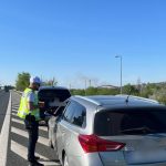 o soferita agresiva in trafic a sicanat alti soferi si a ignorat semnalele politistilor a fost amendata si a ramas fara permis 681879cbad9d1