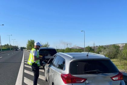 o soferita agresiva in trafic a sicanat alti soferi si a ignorat semnalele politistilor a fost amendata si a ramas fara permis 681879cbad9d1