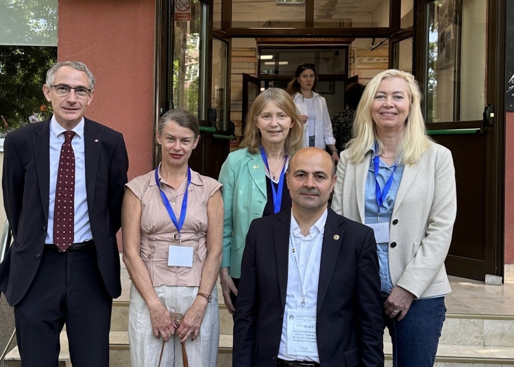 observatori de rang inalt la prezidentiale diplomati internationali martori ai votului romanilor democratia se bazeaza pe principiul sacru potrivit caruia vocea oamenilor conteaza 68175e315be50