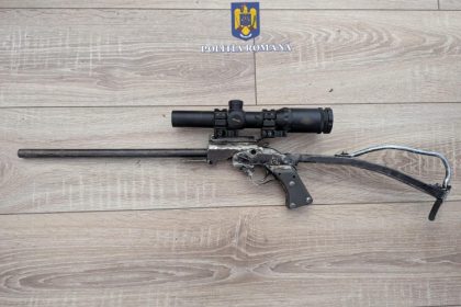 perchezitii la mai multi braconieri din judet politistii au descoperit o arma letala cu luneta confectionata artizanal dar si munitie 6835bed833ef7