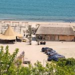 plaja neversea a ajuns parcare clandestina in lipsa politistilor locali in zona mai multe masini au fost parcate pe nisip 6821d1f0aa0b5