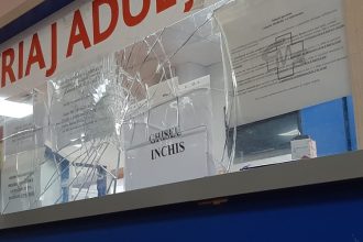 politia a intervenit la upu constanta un pacient baut a distrus geamul din triaj ghiseul a fost inchis temporar 681759b98698f
