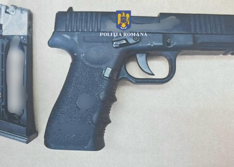 politistii au confiscat un pistol la tuzla in urma unei sesizari 682c869999cf0