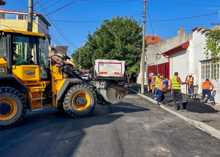 politistii au sanctionat mai multe firme care desfasoara lucrari publice la carosabil o firma nu avea avizul politiei rutiere 681c71cf24835