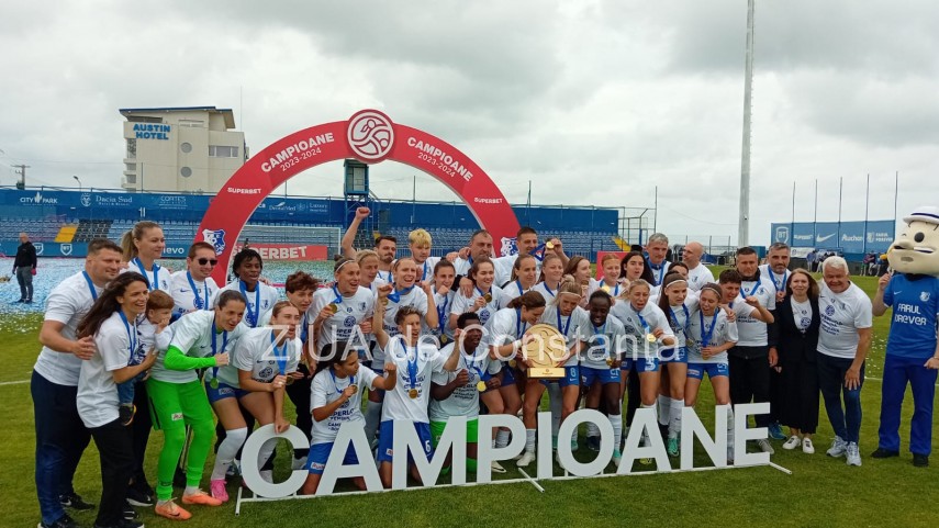 presedintele frf razvan burleanu le inmaneaza trofeul de campioane fotbalistelor de la farul constanta video 682f0ee953a12