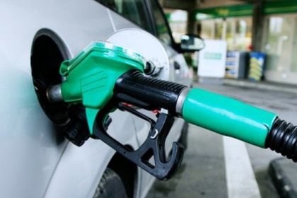 pretul carburantilor la pompa un plin este mai scump incepand de luni 682af4bf784b2