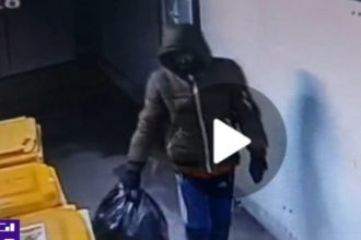 recidivistul cu sacul plin din costinesti a furat sucuri si o motocoasa apoi a dat vina pe o tigara dubioasa 682ba5d0f0b63