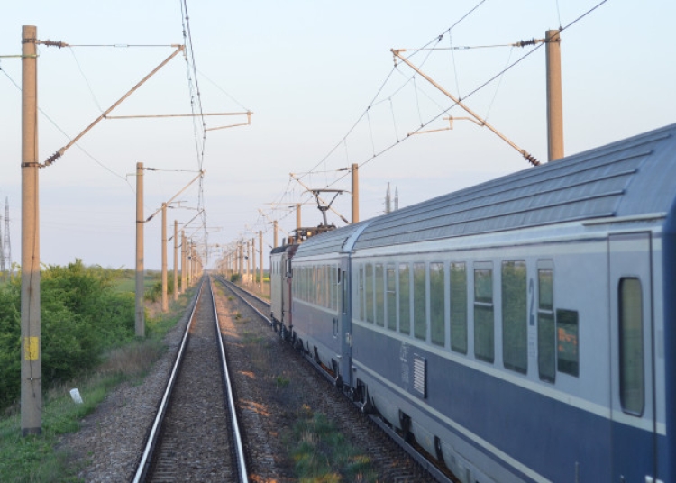 sase pasageri au fost raniti dupa ce locomotiva unui tren cfr calatori s a izbit de vagoanele cu care trebuia sa se cupleze 68342f2ac1b94