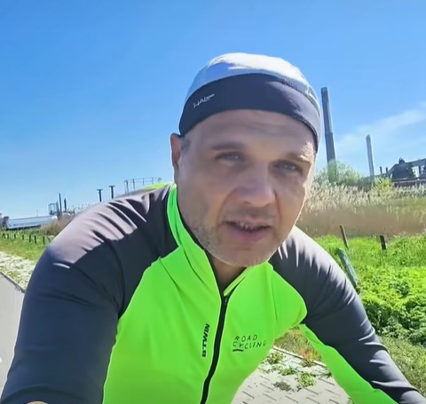 senatorul silviu cosa urare de ziua muncii de pe bicicleta la multi ani tuturor celor care si castiga onest painea cea de toate zilele video 68137d70abcc6