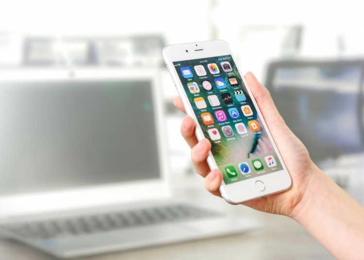 siri se activeaza singur apple te despagubeste pentru spionaj 68274ea8a5757