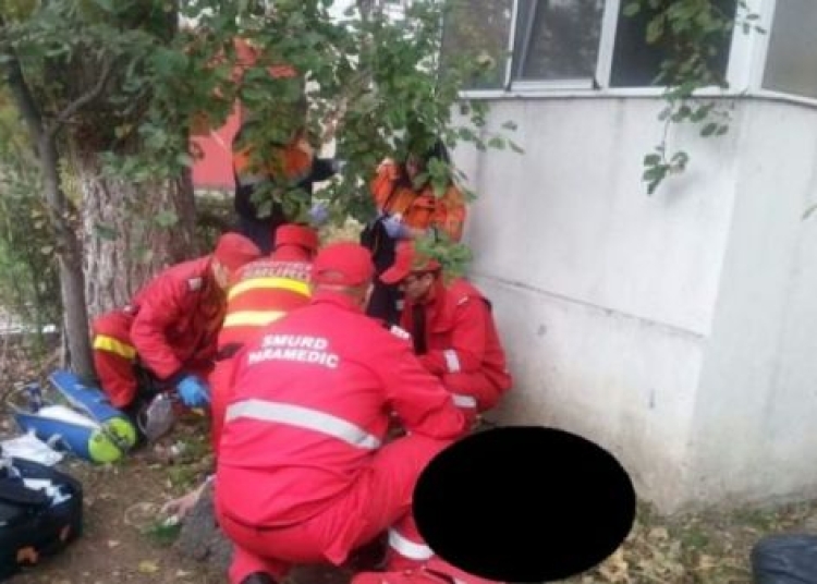 tragedie o adolescenta a cazut de la etajul 5 al unui bloc si a murit medicii nu au putut face nimic pentru a o salva 683abc1bb1537