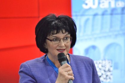 treizeci de ani de medicina de familie academica aniversati cu emotie si viziune la constanta dr laura condur medicul alaturi de pacient si comunitate contribuie la temelia unui sistem 68247497af8a0