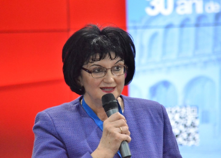 treizeci de ani de medicina de familie academica aniversati cu emotie si viziune la constanta dr laura condur medicul alaturi de pacient si comunitate contribuie la temelia unui sistem 68247497af8a0