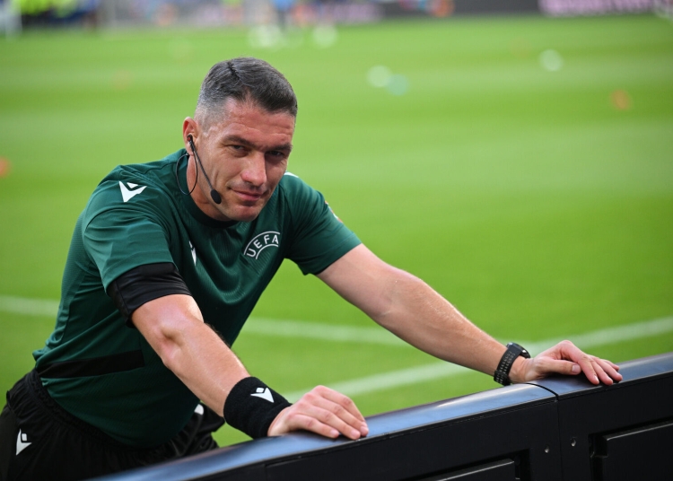 uefa il prezinta pe istvan kovacs arbitrul finalei ligii campionilor de la munchen 68385d13743fe