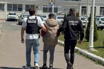 un minor de 17 ani a dat o spargere si a furat 25 000 de lei din sediul unei firme a fost arestat 6825e6e68b7b8