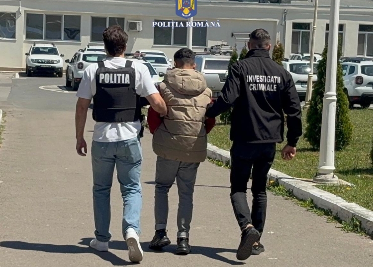 un minor de 17 ani a dat o spargere si a furat 25 000 de lei din sediul unei firme a fost arestat 6825e6e68b7b8