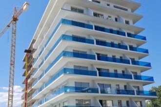 un nou aparthotel cu zece etaje si skybar la 35 km de rafinaria petromidia cine este investitorul 682d0d87b8a73