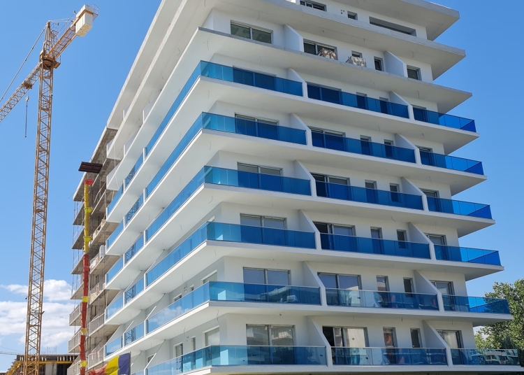 un nou aparthotel cu zece etaje si skybar la 35 km de rafinaria petromidia cine este investitorul 682d0d87b8a73