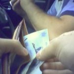un sofer care a trecut pe rosu a incercat sa mituiasca politistii cu 500 de lei 6815ca0441724