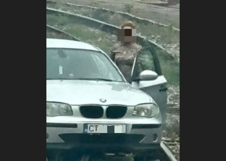update soferita era beata crita pericol pe calea ferata in judetul constanta o masina a cazut pe sine soferita a scapat la timp 681f63e85cb01