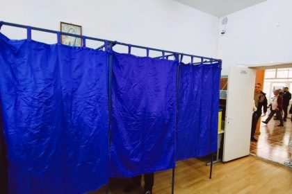urnele s au inchis cea mai mare prezenta la vot in turul al ii lea din ultimii 25 de ani 682a2d1f2ad3b