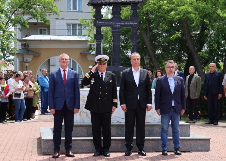 vicepresedintele consiliului judetean tulcea a participat la ceremonialul militar si religios dedicat zilei eroilor 68384f04db635