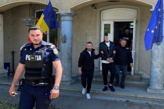 video a furat alcool dintr un supermarket din medgidia s a imbrancit cu agentii de paza si i a amenintat cu cutitul a fost arestat 682f23e0a243b