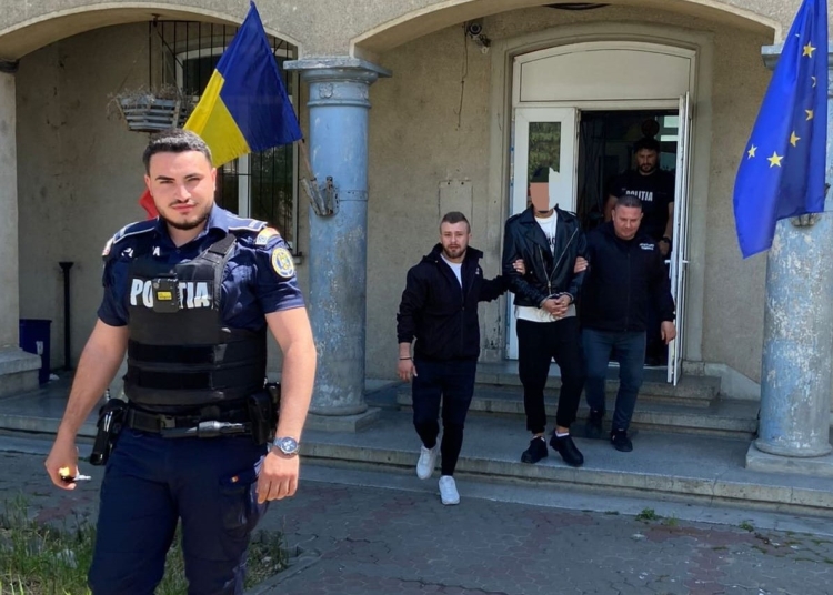 video a furat alcool dintr un supermarket din medgidia s a imbrancit cu agentii de paza si i a amenintat cu cutitul a fost arestat 682f23e0a243b