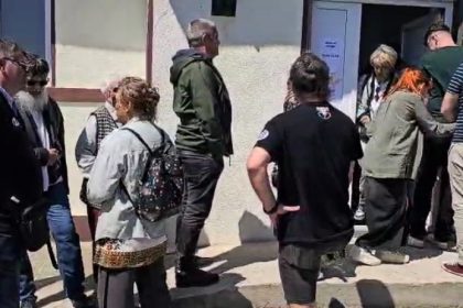 video alte 500 de buletine de vot redistribuite la sectia din vama veche alegatorii stau la coada 68177dd5b3681
