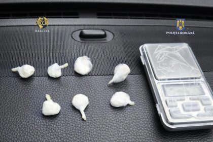 video constanteni retinuti pentru trafic de cocaina 68375a19724af