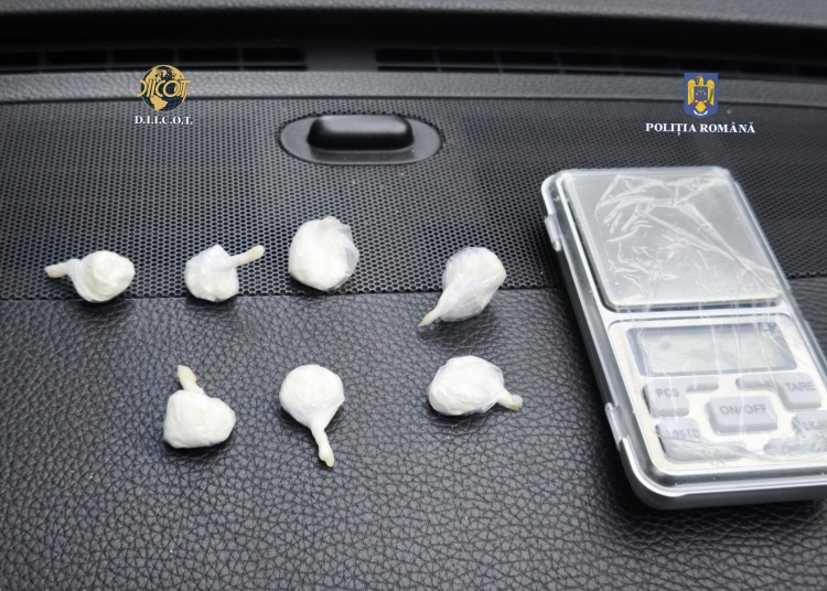 video constanteni retinuti pentru trafic de cocaina 68375a19724af