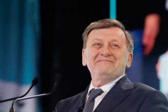 video crin antonescu am votat pentru o romanie unita puternica si demna 68173e8da1e39