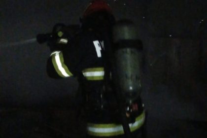 video incendiu in tulcea la o hala in care erau depozitate panouri fotovoltaice 68283a3672cc5