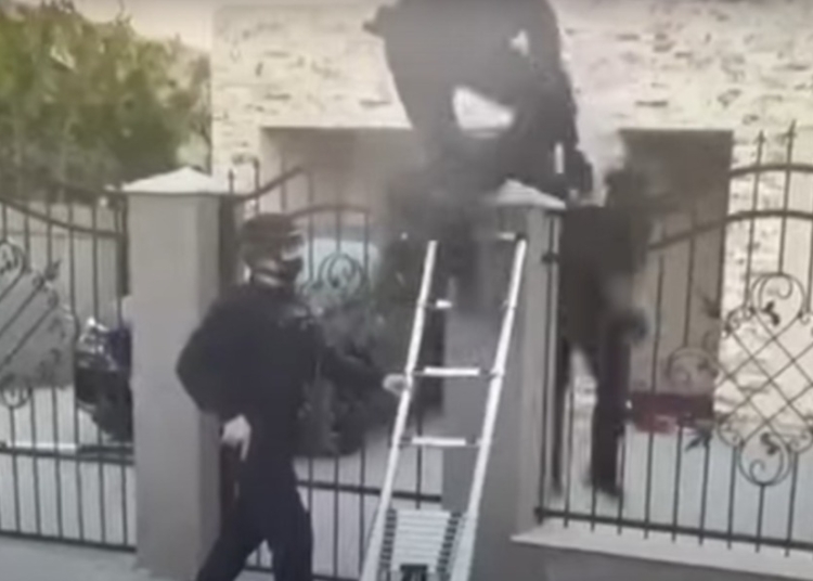 video perchezitii in judetul galati intr un dosar de furturi comise in italia patru persoane retinute una data in urmarire 6813236588a6f