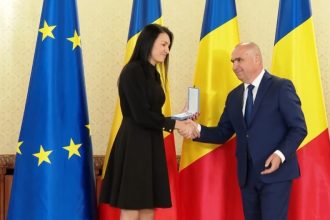 video sportiva cristina neagu decorata de presedintele interimar ilie bolojan la palatul cotroceni sunteti un exemplu de talent daruire si perseverenta 68220eddb4f3f
