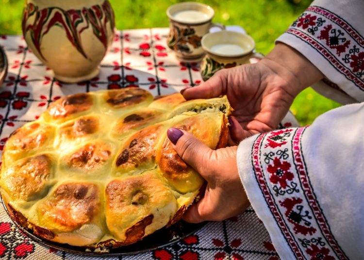 ziua nationala a costumului popular din romania o celebrare a identitatii si a mostenirii noastre culturale 68211f182dff8