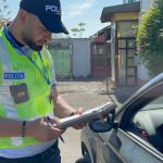 a depasit o masina pe trecerea de pietoni de fata cu politistii oamenii legii au constatat ca avea permisul suspendat 68528b0bba4b1