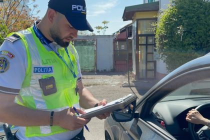 a depasit o masina pe trecerea de pietoni de fata cu politistii oamenii legii au constatat ca avea permisul suspendat 68528b0bba4b1