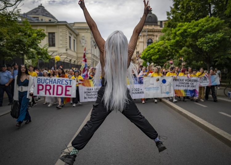 a inceput marsul bucharest pride 6844477645148