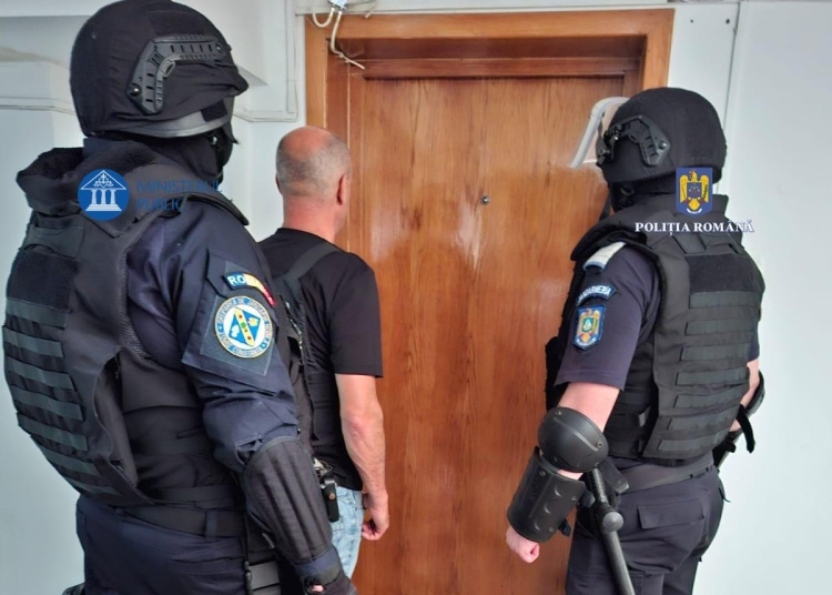 a intrat intr un magazin din constanta si a facut ravagii s a lasat cu perchezitii iar mascatii au gasit droguri 685e769890c3a