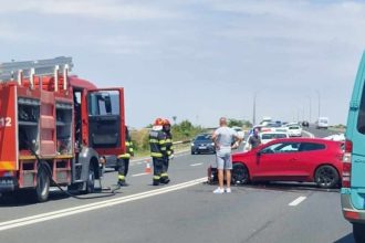 accident cu 3 autoturisme intre mangalia si neptun 683c2ae5b6482
