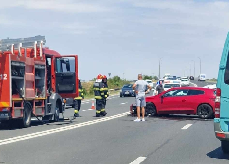 accident cu 3 autoturisme intre mangalia si neptun 683c2ae5b6482
